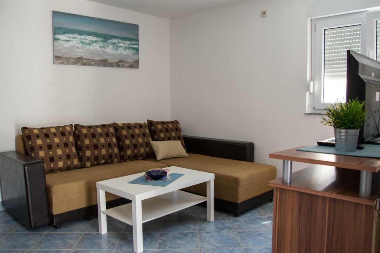 Apartmani Most Maslenica Exteriör bild
