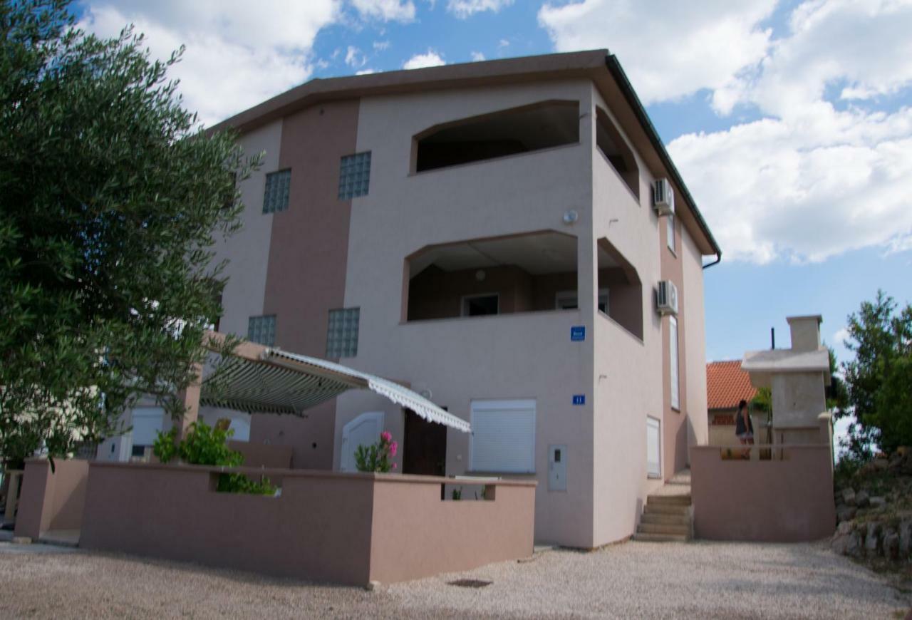 Apartmani Most Maslenica Exteriör bild