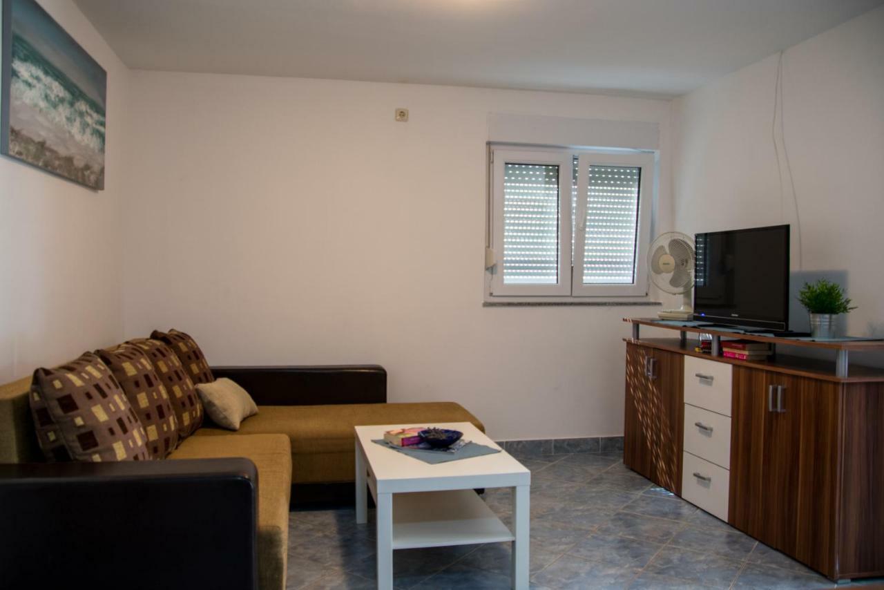 Apartmani Most Maslenica Exteriör bild